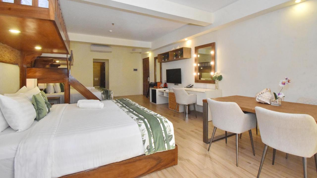 Ambassador In Paradise Balabag  Eksteriør billede Family Suite