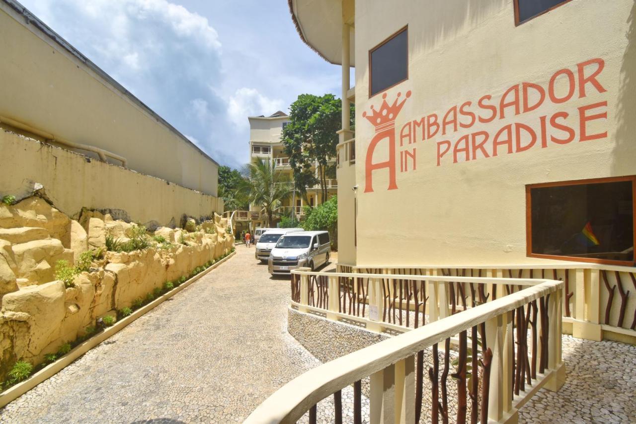 Ambassador In Paradise Balabag  Eksteriør billede The hotel's entrance