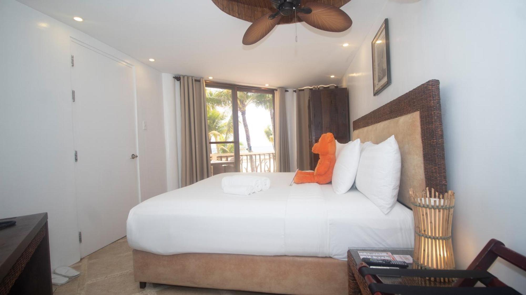 Ambassador In Paradise Balabag  Eksteriør billede A bedroom at the Hilton San Diego Bayfront
