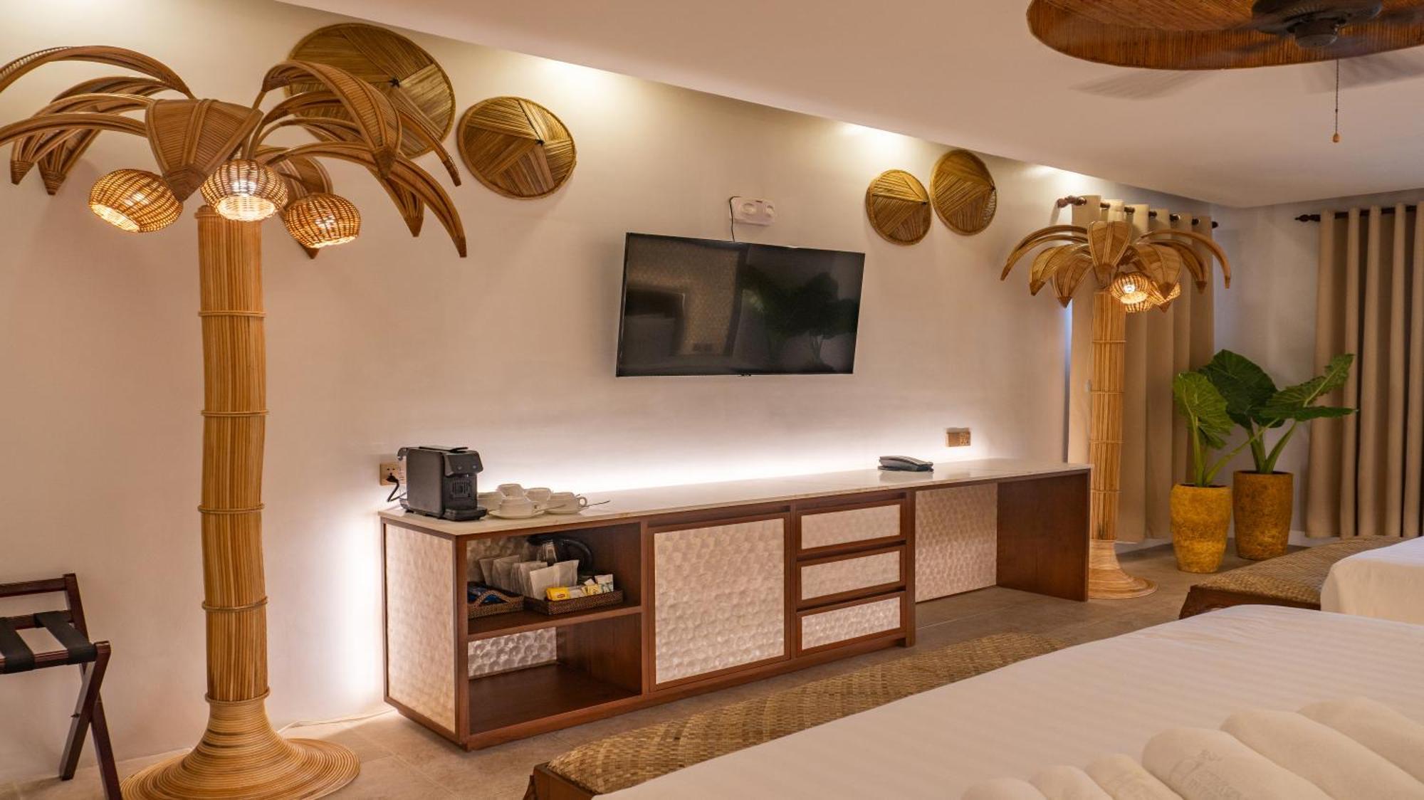 Ambassador In Paradise Balabag  Eksteriør billede A room at the resort